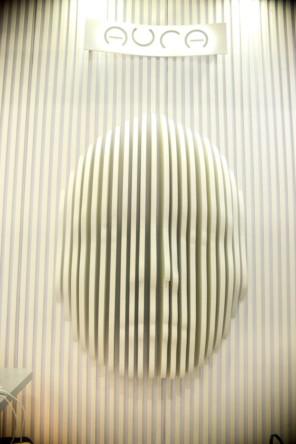 Escultura de parede em relevo AURA