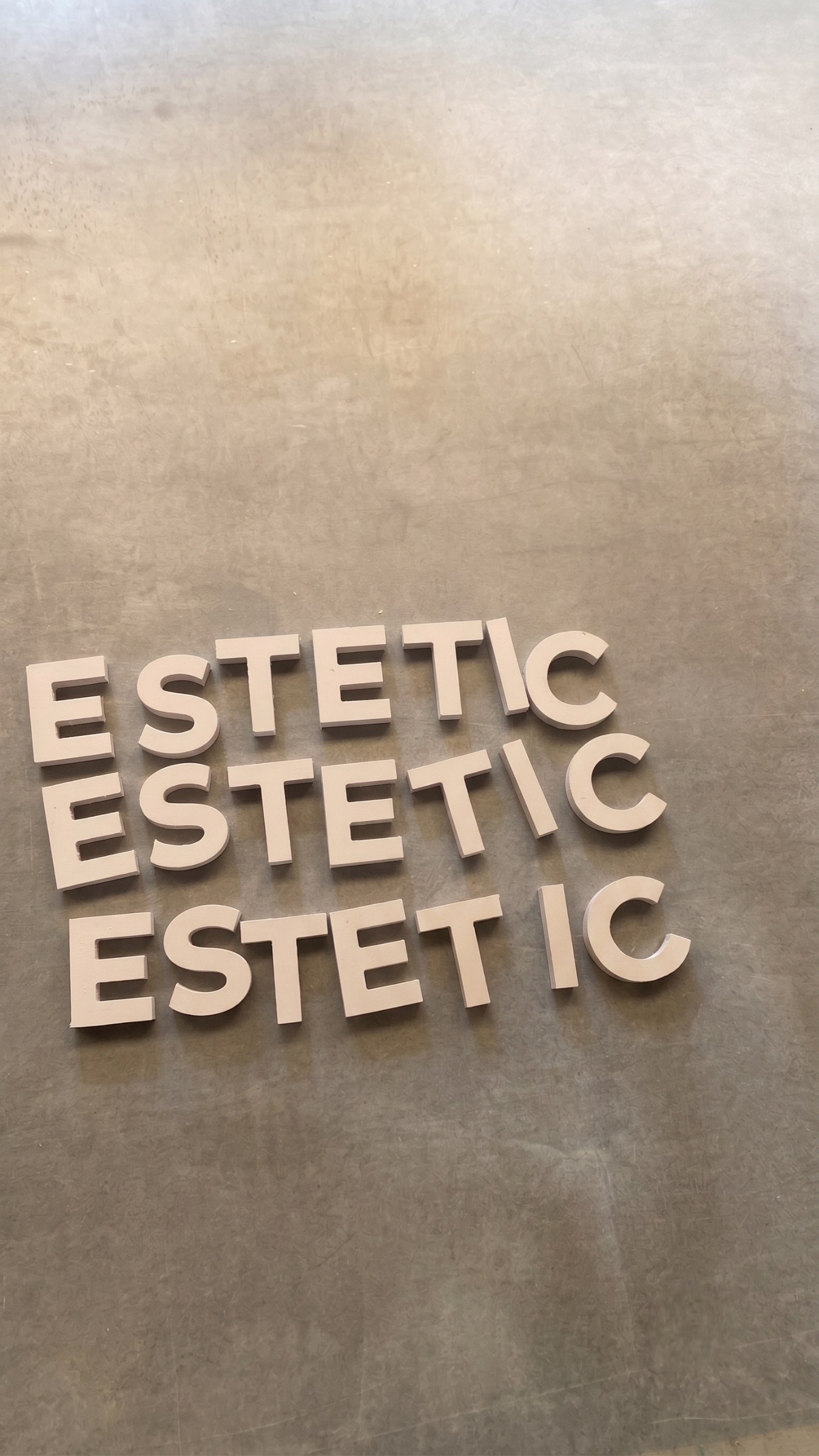 Letra caixa Estetic