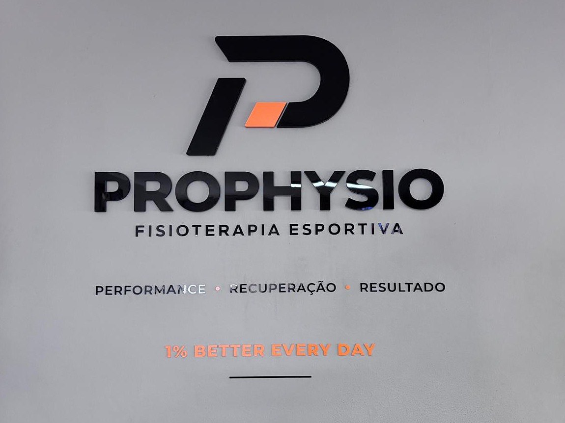 Logo Prophysio em PVC expandido com acrílico na face